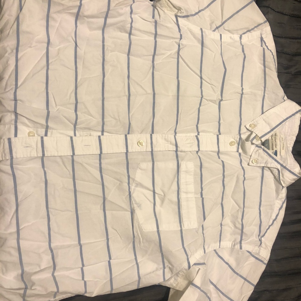 Short sleeve button down
